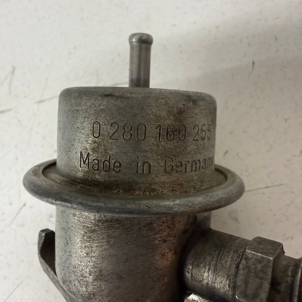 1986-1994 Saab 900 Bosch Fuel Pressure Regulator, 2.5 Bar